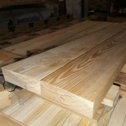 Строганная доска из лиственницы 50x150x6000 мм Строганная доска из лиственницы 50x150x6000 мм